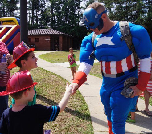 Organiza la mejor fiesta infantil de superhéroes y deja a los niños  boquiabiertos